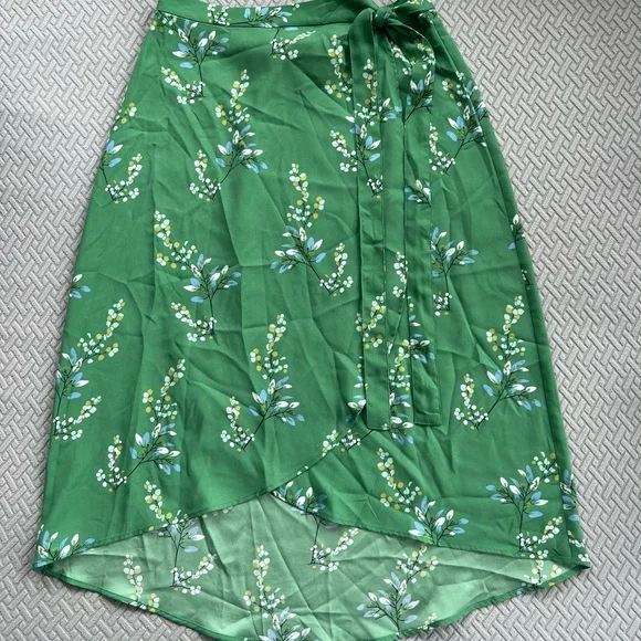 LOFT Green Floral Wrap Skirt - Picture 1 of 3